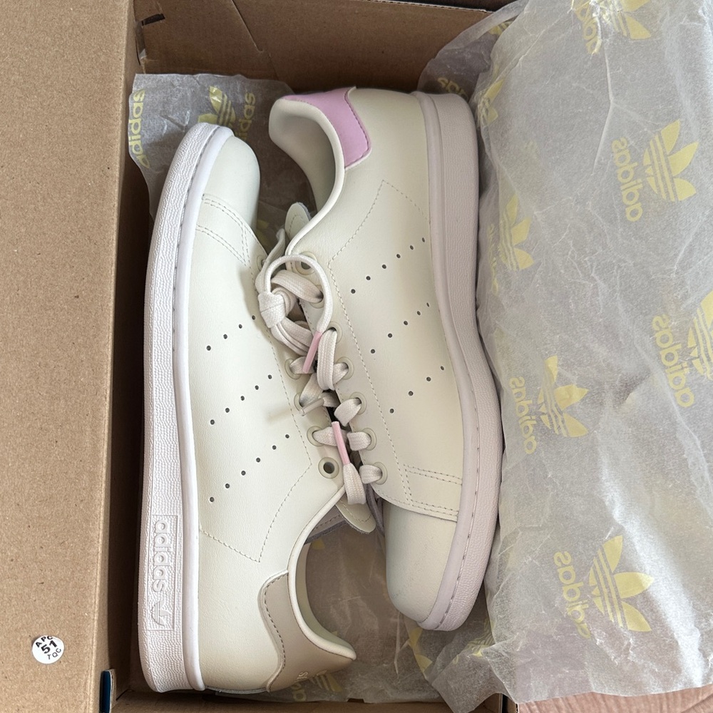 Stan Smith Adidas Sneakers - Cream and Pink - Picture 8 of 13